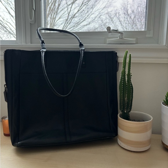Wilfred Leather Tote w. Side Zippers - Picture 1 of 6